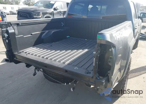 2023 Toyota Tacoma Trd Off Road z USA, uszkodzony, nr VIN 3TMCZ5AN3PM637420